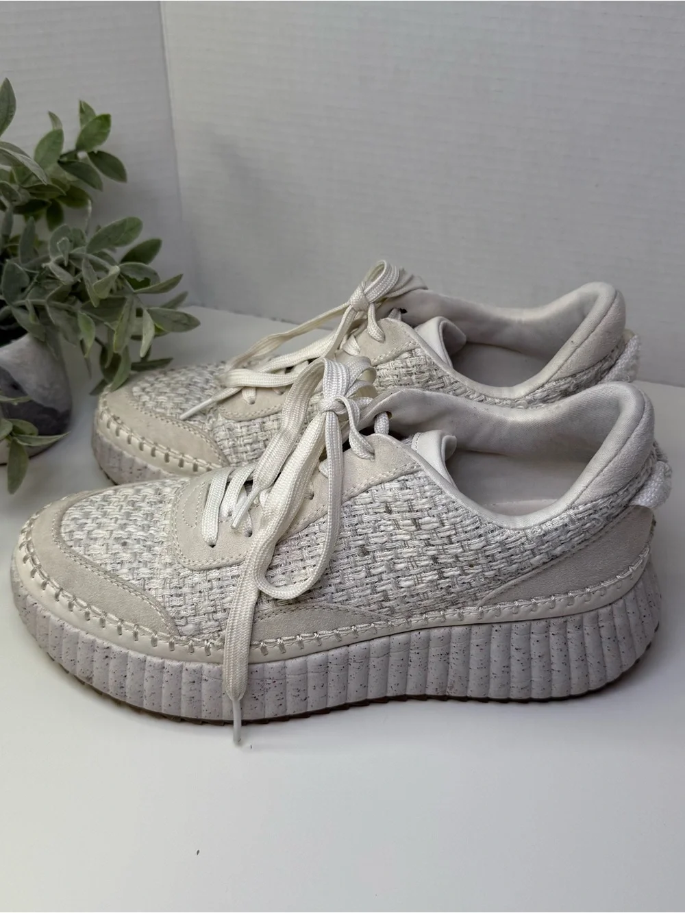Universal Thread platform sneakers